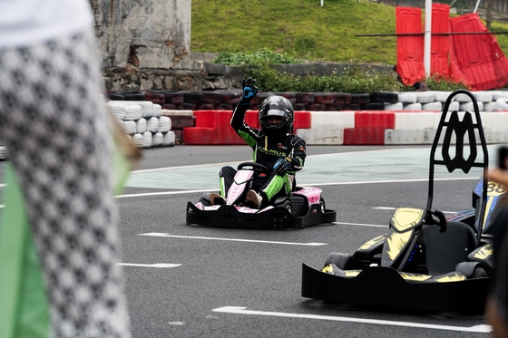 Children Racing 3000RPM Indoor Electric Go Kart 32km/h สำหรับผู้ใหญ่